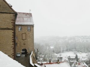 Judenfeindliche Konsolfigur am ehemaligen Dominikanerkloster, Warburg (Altstadt)