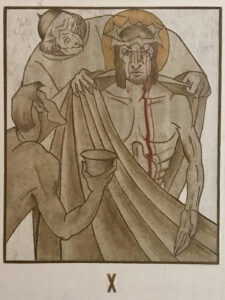 Eine Illustration zeigt einen leidenden Jesus mit einer Dornenkrone, der aus seiner Wunde blutet. Neben ihm stehen zwei Personen, von denen eine ein Tuch hält und die andere einen Kelch reicht. Unter dem Bild steht die römische Zahl X. (Text mit KI erstellt)