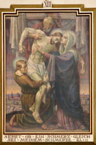 Religiöses Gemälde von Jesus, der vom Kreuz herabgenommen wird, gestützt von zwei Figuren, eine kniend, die andere stehend, mit einer trauernden Frau, die ihn berührt. Die Szene ist düster und emotional, mit einer Stadt im Hintergrund. (Text mit KI erstellt)
