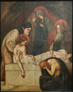 Ein Gemälde, das fünf Trauernde zeigt, die den Leichnam Jesu Christi umgeben, während dieser in ein Grab gelegt wird. Eine Frau weint, andere blicken feierlich zu, und alle sind mit Heiligenscheinen dargestellt, was den religiösen Kontext und die Trauer unterstreicht. (Text mit KI erstellt)