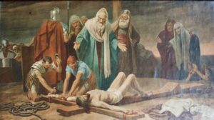 Ein Gemälde zeigt Soldaten, die einen Mann an ein Holzkreuz nageln, während Zuschauer, darunter Älteste in Gewändern und Trauernde, feierlich zusehen. Die Szene wirkt angespannt und traurig und spielt im Freien unter einem bewölkten Himmel. (Text mit KI erstellt)