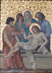 Ein Gemälde zeigt vier Menschen, die um den Leichnam Jesu trauern, der gerade in ein Grab gesenkt wird. Alle Figuren sind mit Heiligenscheinen umgeben, und ein goldener Hintergrund mit Blumenmuster unterstreicht die heilige, feierliche Szene. (Text mit KI erstellt)